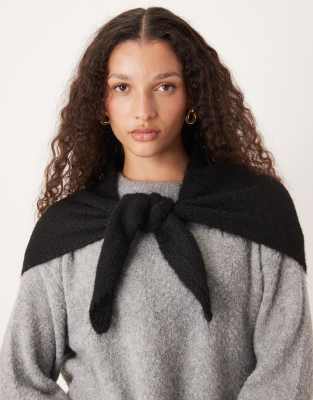 Gina Tricot - Dreieckiger Strickschal in Schwarz