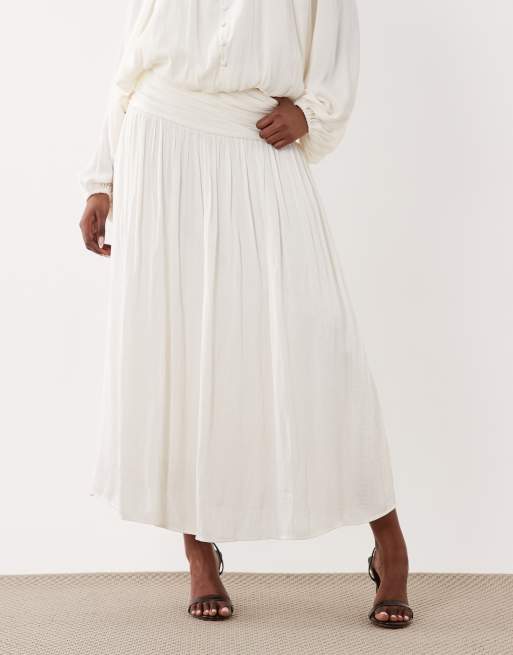 Gina Tricot dropped waist pleated midaxi skirt in off white | ASOS