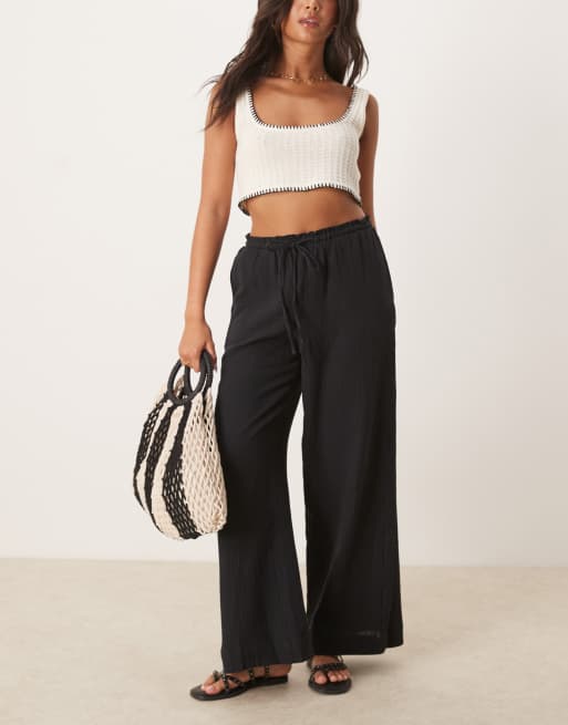 Gina Tricot - Elegante broek met wijde pijpen en plooien in zwart
