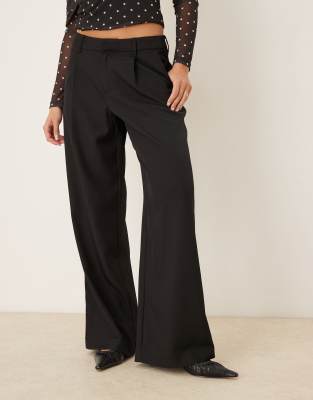 Gina Tricot - Elegante Hose in Schwarz mit niedrigem Bund und Bundfalten