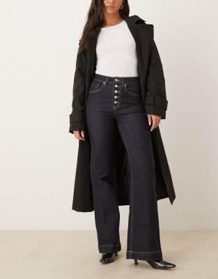 Gina Tricot - Elegante Schlagjeans in dunkler indigoblauer Waschung