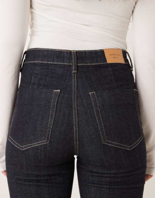 Gina Tricot – Elegante Schlagjeans in dunkler indigoblauer Waschung, 5 von 5