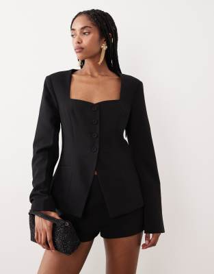 Gina Tricot - Elegantes Blazer-Oberteil in Schwarz mit herzförmigem Schnitt