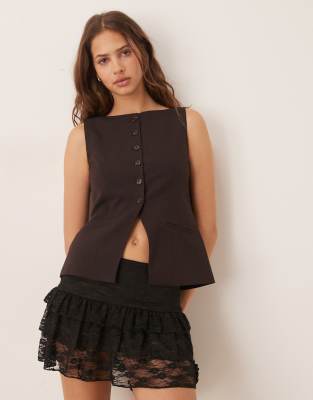 Gina Tricot - Elegantes Oberteil in Schwarz mit U-Boot-Ausschnitt-Braun