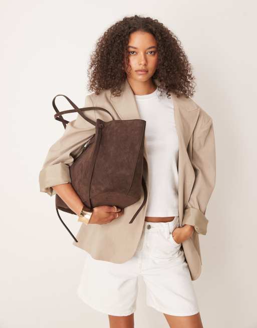 Gina Tricot faux suede medium tote bag with strap and clutch detail in dark brown, 4 of 4