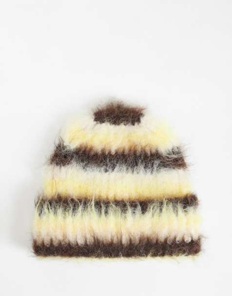 Gina Tricot fluffy beanie met gele streep - view 1