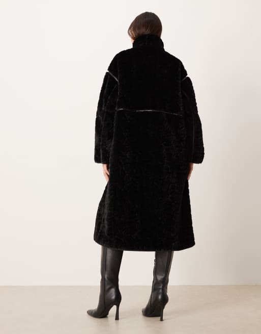 Gina Tricot – Gebondeter Midimantel aus Kunstpelz in Schwarz, 4 von 4
