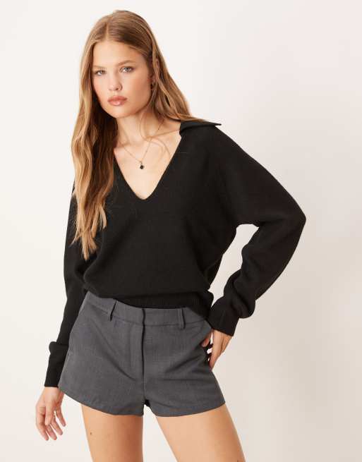Gina Tricot - Gebreide top met lange mouwen, kraag en V-hals in zwart