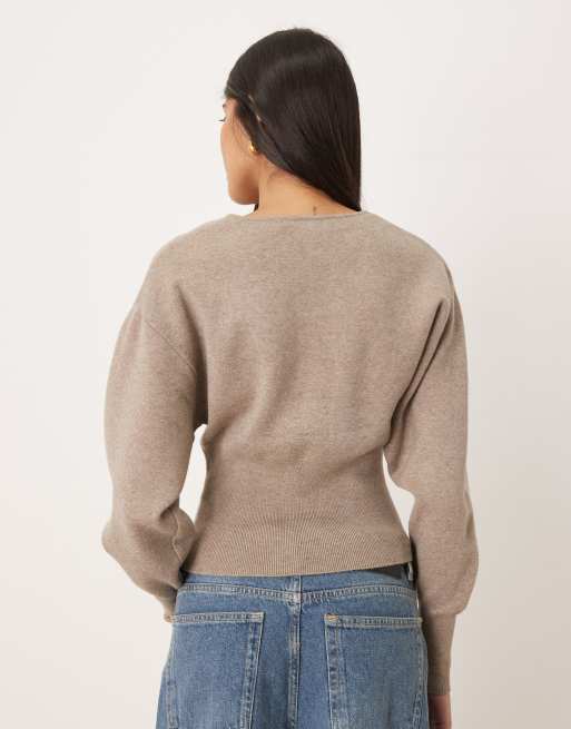Gina Tricot – Geformte, figurbetonte Strickjacke in Braun meliert mit Knopfleiste, 4 von 4