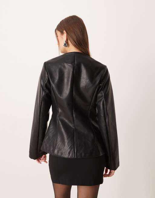 Gina Tricot – Geformter Blazer aus Kunstleder in Schwarz, 3 von 4