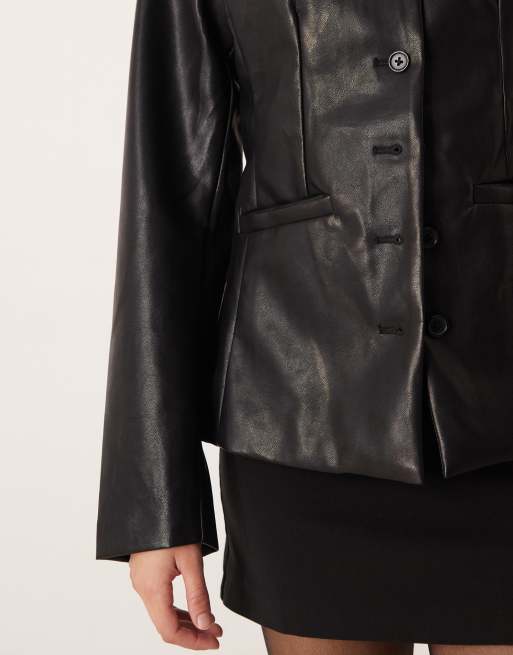 Gina Tricot – Geformter Blazer aus Kunstleder in Schwarz, 4 von 4