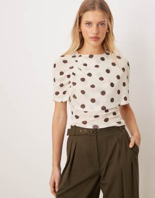 Gina Tricot - Geraffte Bluse in Cremeweiß mit Polka-Dot-Muster und Cape-Schwarz