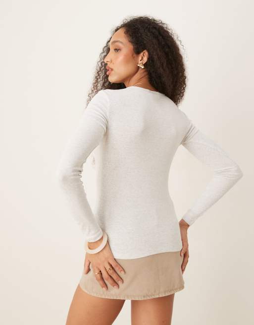Gina Tricot – Geripptes, langärmliges Jersey-Oberteil in meliertem Grau mit Rundhalsausschnitt, 3 von 4