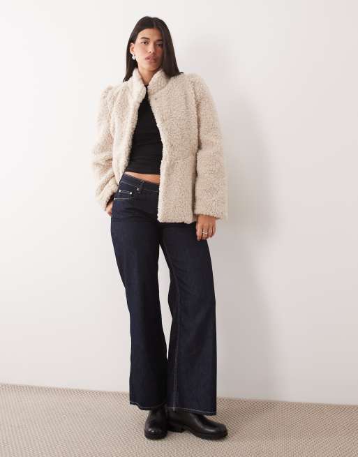 Gina Tricot gestructureerde borg blazerjas in crème, 2 van 4