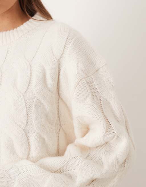 Gina Tricot – Grobstrick-Pullover in Cremeweiß mit Zopfmuster ASOS