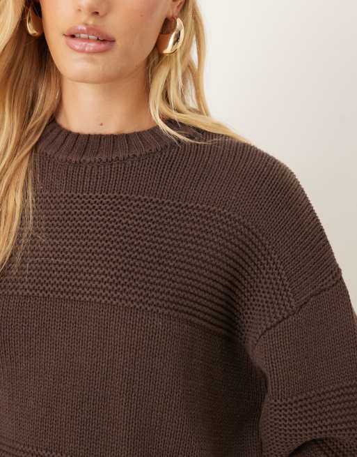 Gina Tricot – Grobstrickpullover in Braun mit Rundhalsausschnitt und strukturiertem Streifenmuster, 2 von 4