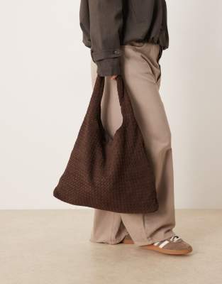 Gina Tricot - Große Schultertasche aus Wildlederimitat in Dunkelbraun mit Flechtdesign-Brown