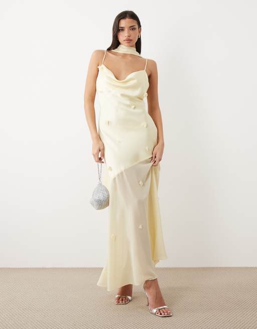 Gina Tricot – Gul, skir maxiklänning med 3D-blommor och draperad ringning, 2 av 4
