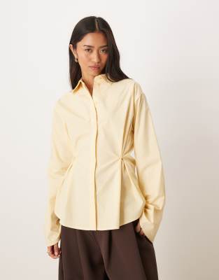 Gina Tricot - Hemdbluse aus reiner Baumwolle in Zitronengelb mit Taillenraffung