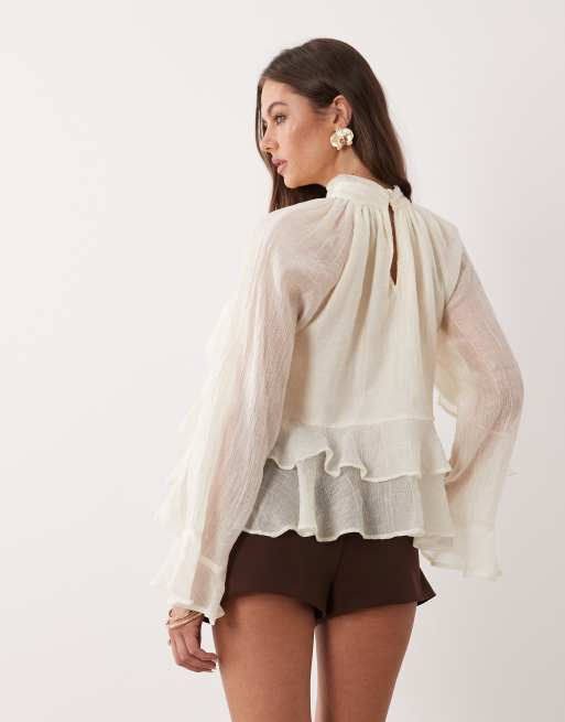 Gina Tricot – Hochgeschlossene, langärmlige Bluse in Wollweiß mit Rüschen, 3 von 4