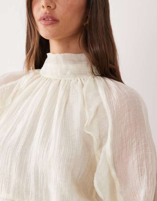 Gina Tricot – Hochgeschlossene, langärmlige Bluse in Wollweiß mit Rüschen, 4 von 4