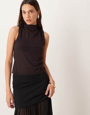 Gina Tricot - Hochgeschlossenes Oberteil in Braun mit Schal-Detail am Rücken-Brown
