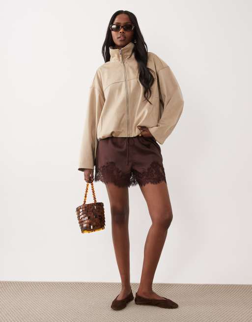 Gina Tricot - Hoogsluitend kort jack van imitatiesuède in beige, 2 van 4
