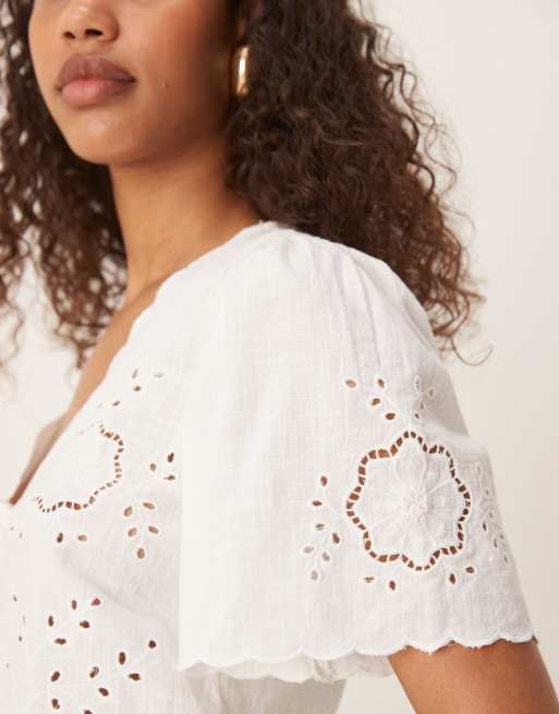Gina Tricot - Hvid bluse med bindebånd foran og bølgekant, 2 af 4