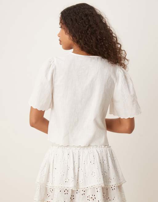 Gina Tricot - Hvid bluse med bindebånd foran og bølgekant, 3 af 4