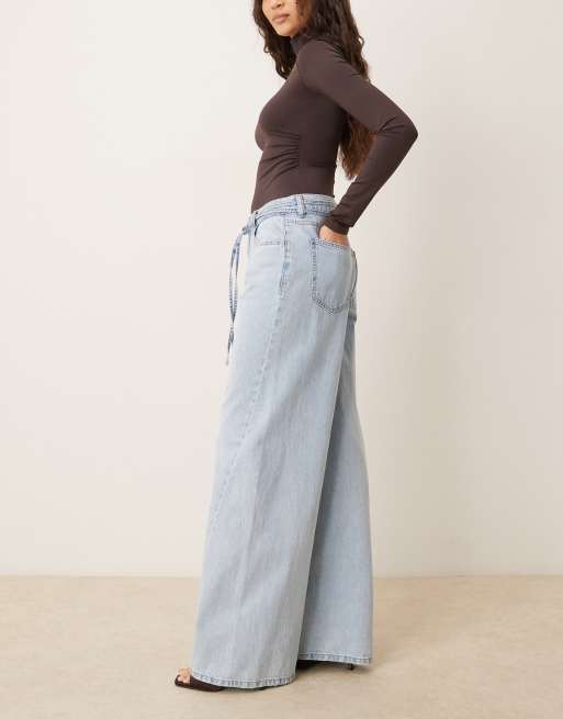 Gina Tricot – Jeans in Hellblau mit weitem Bein und Bindedetail, 3 von 5