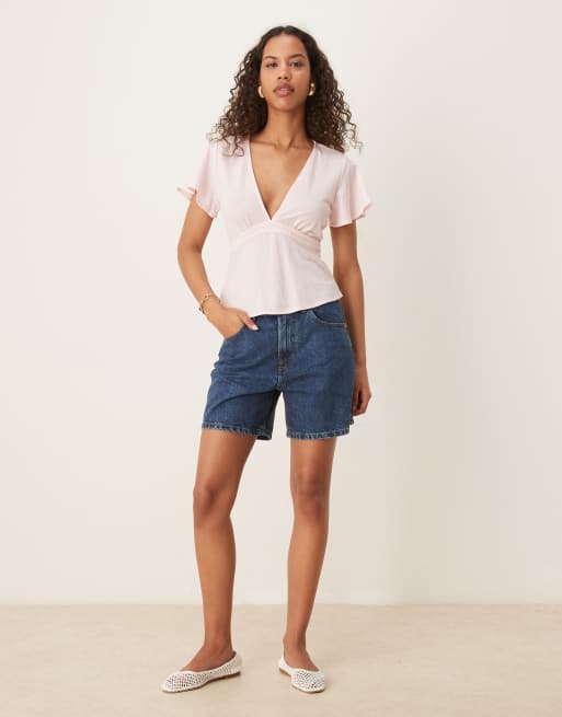 Gina Tricot – Jeansshorts in mittelblauer Waschung mit Umschlagsaum