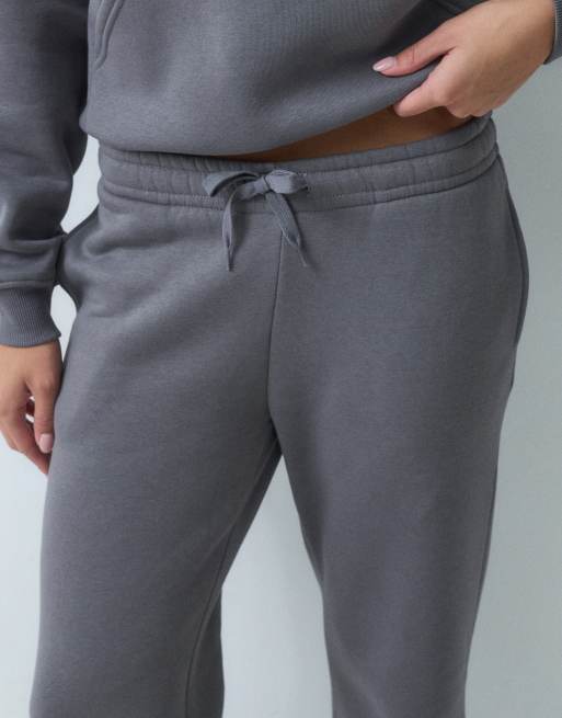 Gina Tricot joggers med ledig passform och raka ben i mörkgrå, 2 av 5