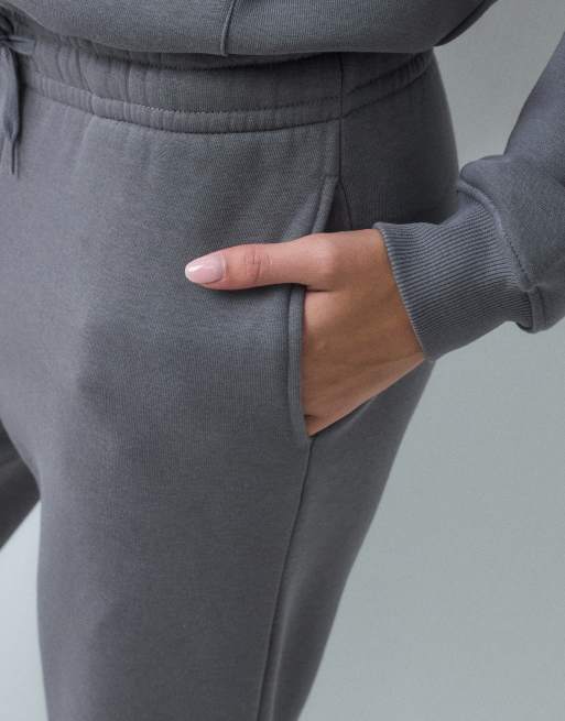 Gina Tricot joggers med ledig passform och raka ben i mörkgrå, 4 av 5