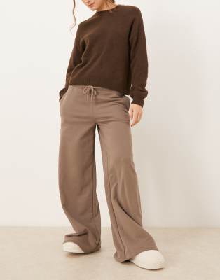 Gina Tricot - Jogginghose in Braun mit niedrigem Bund und Kordelzug-Brown