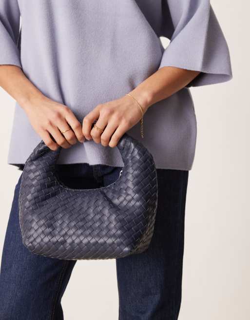 Gina Tricot - Kleine gevlochten, geweven tote handtas met gedraaid handvat in middenblauw
