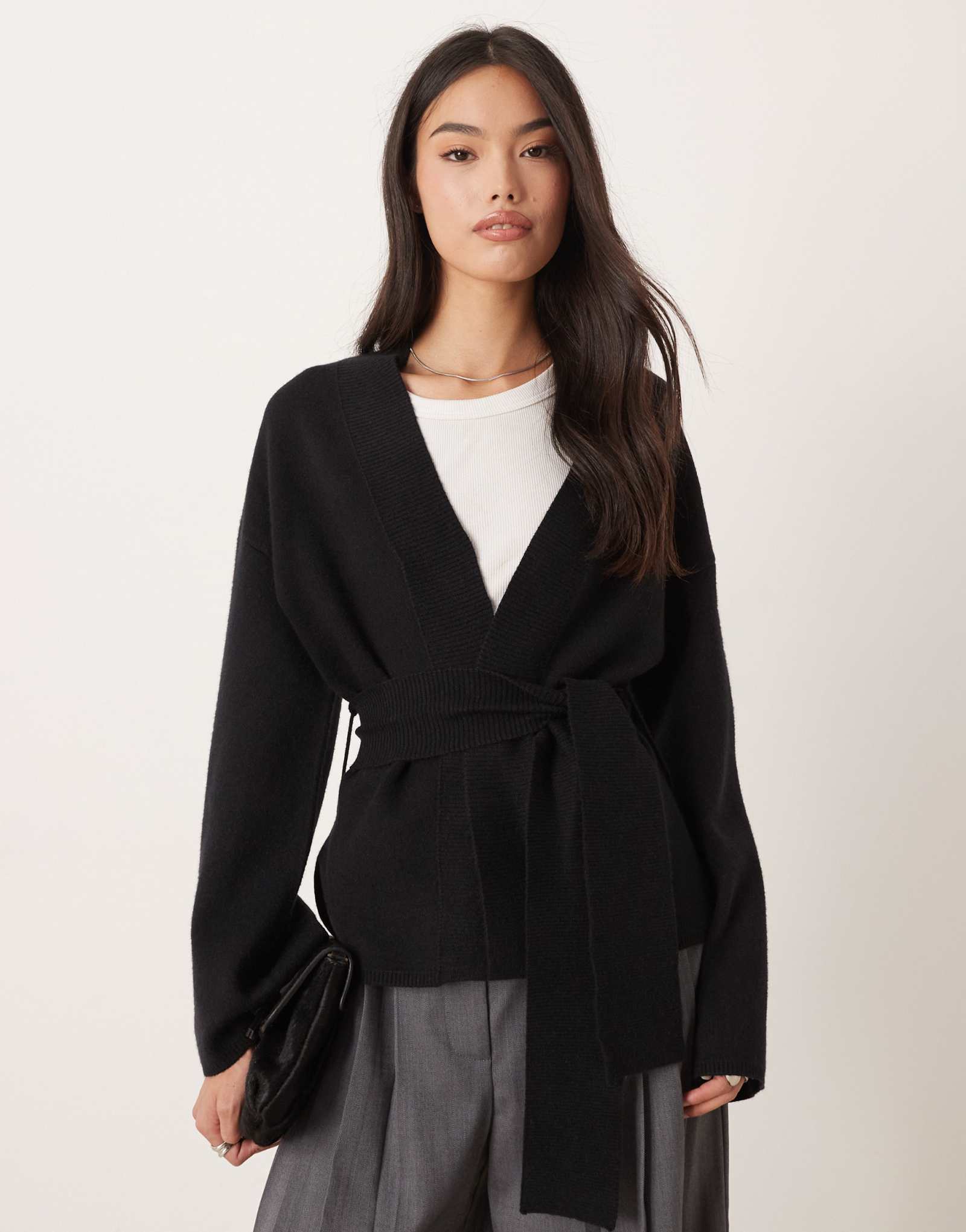 Кардиган-кимоно с запахом из трикотажа Gina Tricot черного цвета