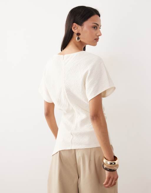 GIna Tricot - Kortærmet og asymmetrisk råhvid top, 2 af 4