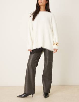 Gina Tricot - Kunstleder-Hose in verwaschenem Schwarz mit weitem Bein