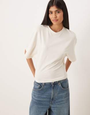 Gina Tricot - Kurzärmliges, figurbetontes Oberteil in Weiß