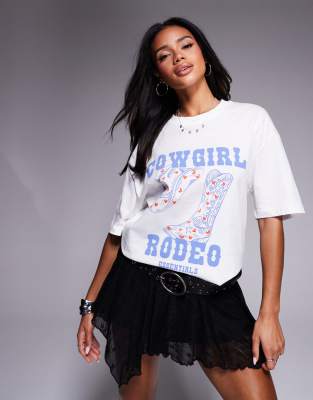 Gina Tricot - Kurzärmliges Oversize-T-Shirt in Weiß mit „Cowgirl Rodeo"-Grafikprint