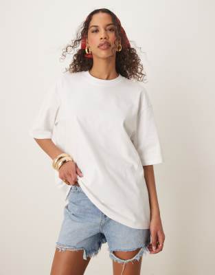 Gina Tricot - Kurzärmliges Oversize-T-Shirt in Weiß