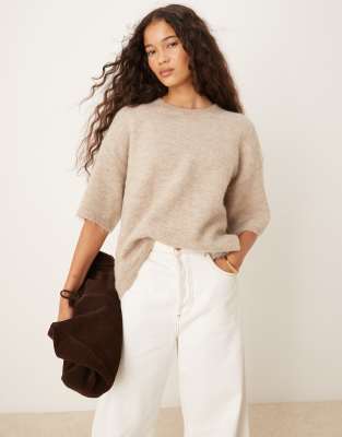 Gina Tricot - Kurzärmliges Relaxed Fit Strickoberteil aus Wolle und Alpakawolle in Beige-Neutral