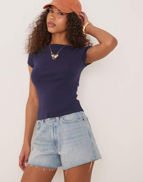 Gina Tricot – Kurzärmliges Slim Fit Oberteil in geripptem dunklem Marineblau mit U-Boot-Ausschnitt - view 1