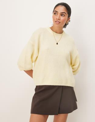 Gina Tricot - Kurzärmliges Strickoberteil in Buttergelb mit Rundhalsausschnitt und Puffärmeln