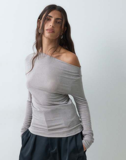 Gina Tricot Langarm-One-Shoulder-Oberteil mit Drapierung in silbernem Schimmer, 5 von 5