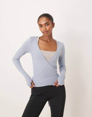 Gina Tricot - Langärmlige, weiche Wickel-Strickjacke in Staubblau