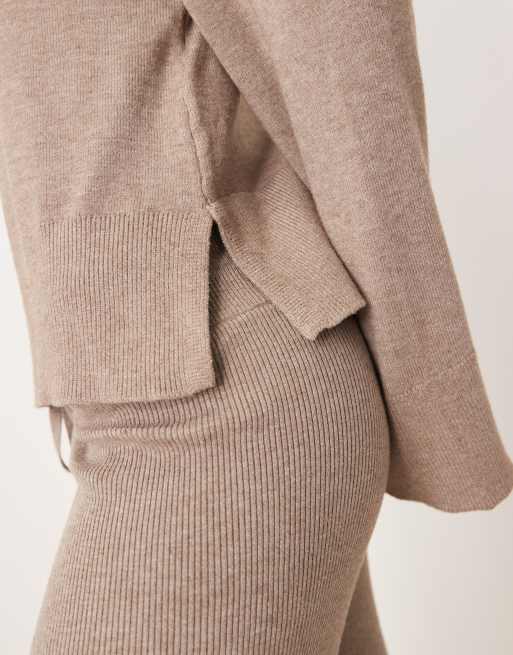 Gina Tricot – Langärmliger Feinstrickpullover in meliertem Braun mit Rundhalsausschnitt, Kombiteil, 2 von 4