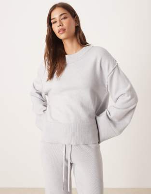 Gina Tricot - Langärmliger Feinstrickpullover in meliertem Hellgrau mit Rundhalsausschnitt, Kombiteil