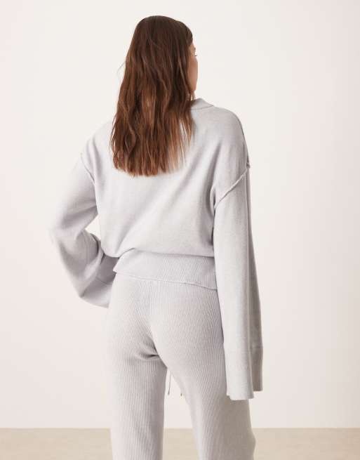 Gina Tricot – Langärmliger Feinstrickpullover in meliertem Hellgrau mit Rundhalsausschnitt, Kombiteil, 2 von 4