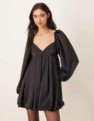 Gina Tricot - Langärmliges Minikleid in Schwarz mit herzförmigem Ausschnitt und Ballon-Schnitt